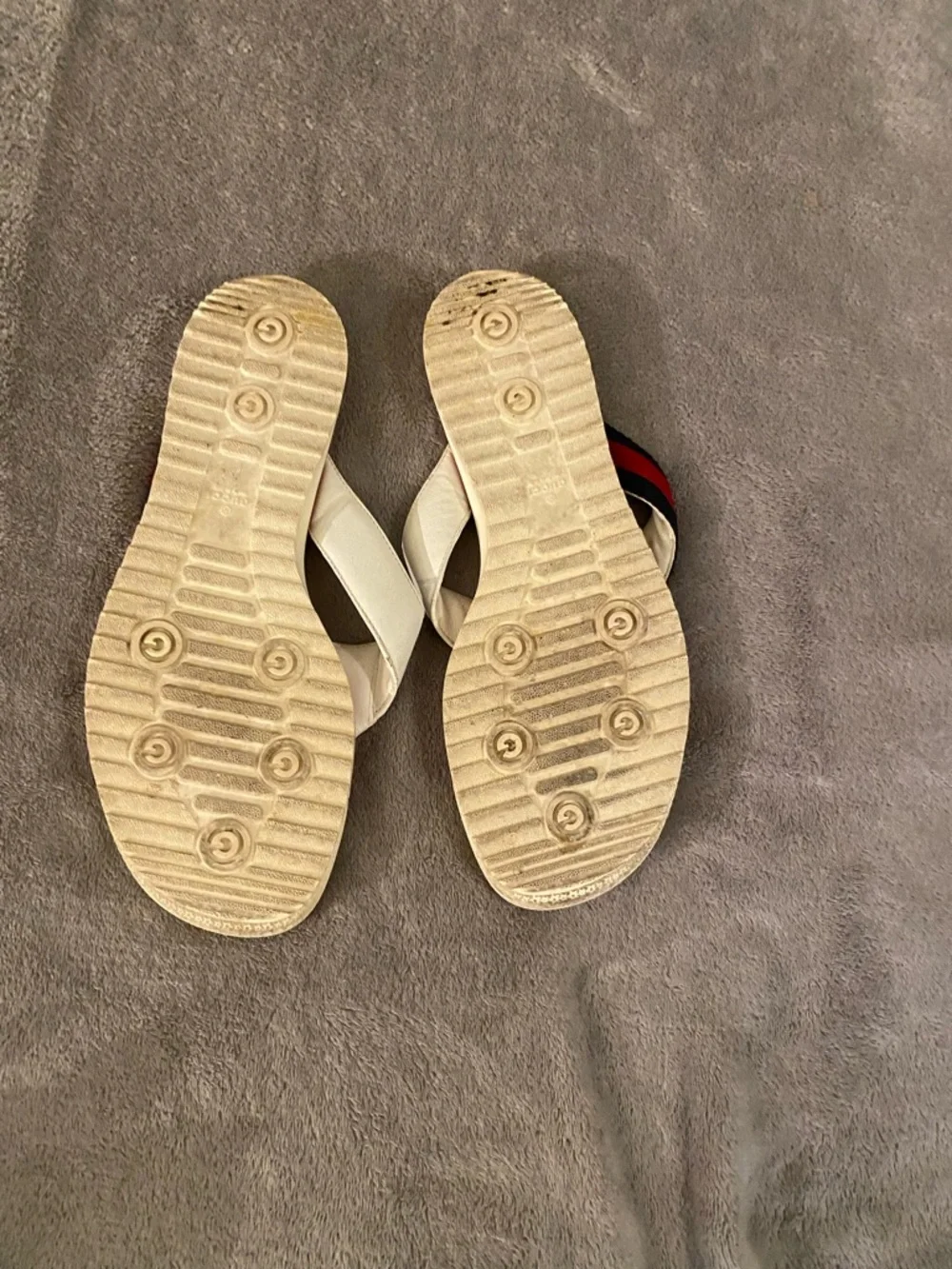 Gucci White Leather Flip Flop Sandals with Red and Blue Stripe - Picture 5 of 7